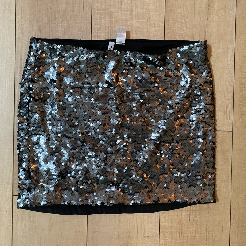 H&M Black and Silver Sequin Mini Skirt New Years Eve sparkly skirt - Picture 2 of 14